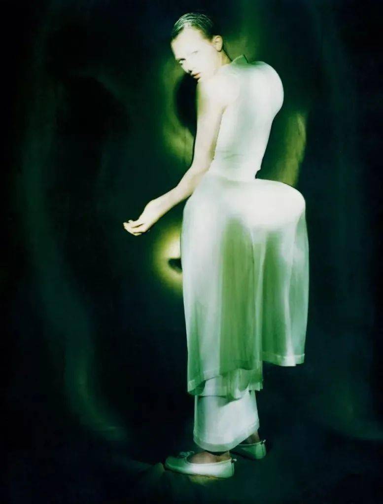 过服装设计|川久保玲:人“狠”话不多!时尚界的破坏者设计的衬衫有何不同?