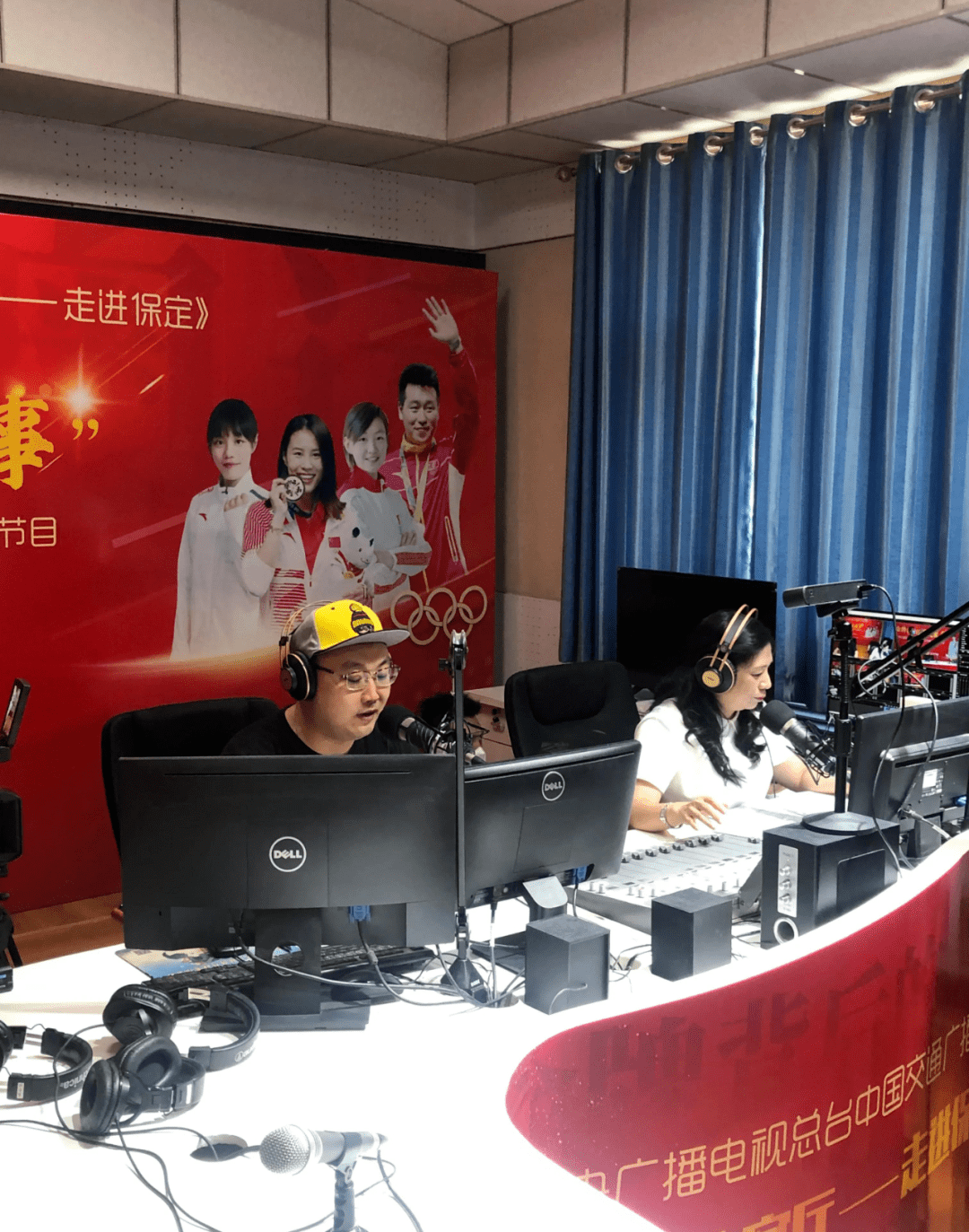 中国交通广播主持人陈楠,保定新闻广播主持人邵伟共同主持节目.