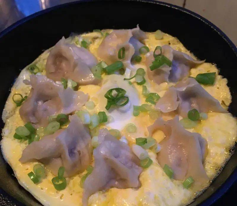 煎饺子怎么煎好吃又脆 528f7c6465744e53927bec0ae1880ed5.jpeg