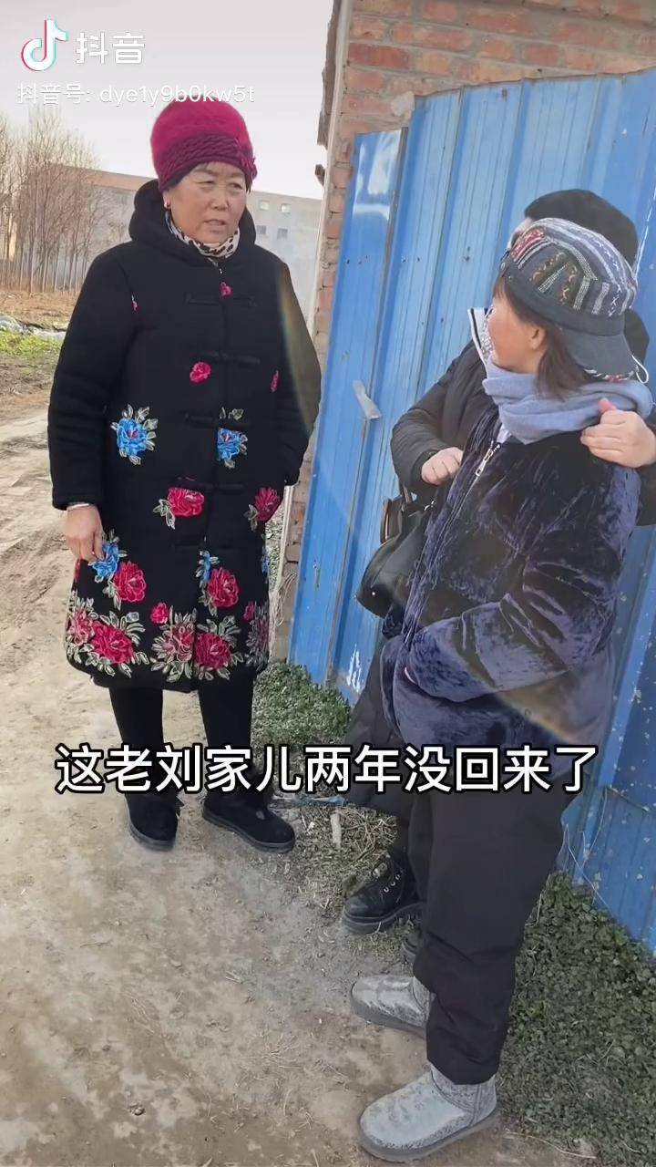 有些事说着说着就成真的了两个大妈说悄悄话农村搞笑段子搞笑视频