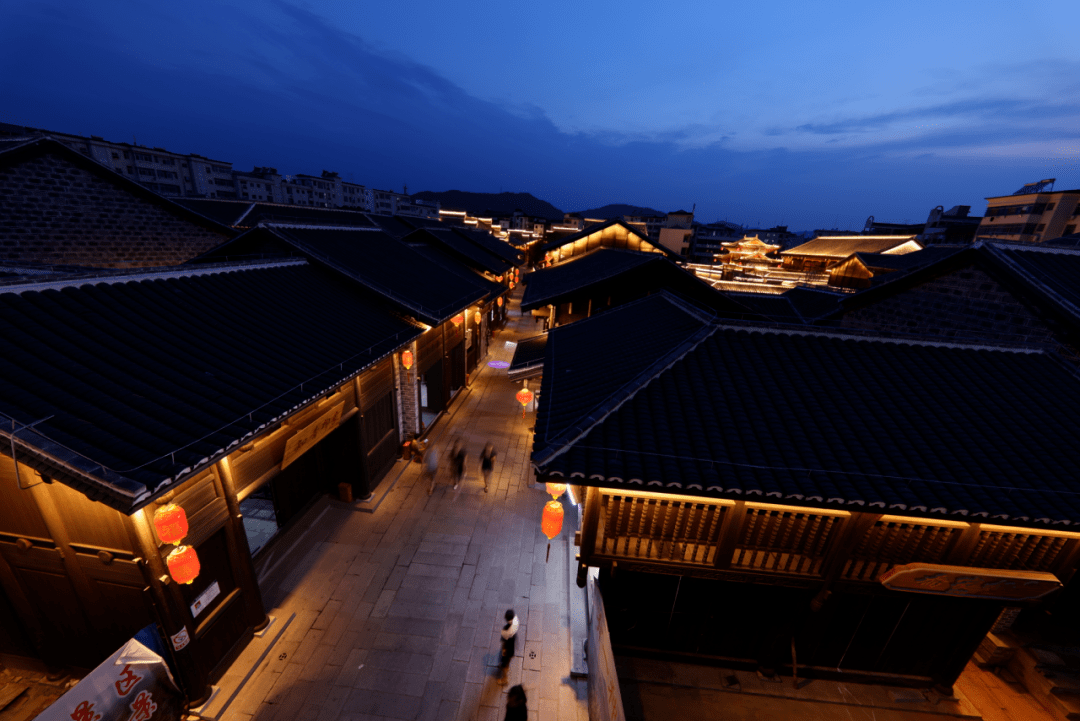 西门外古街的焕颜重生,是靖安创建全省文明城市的一个缩影.