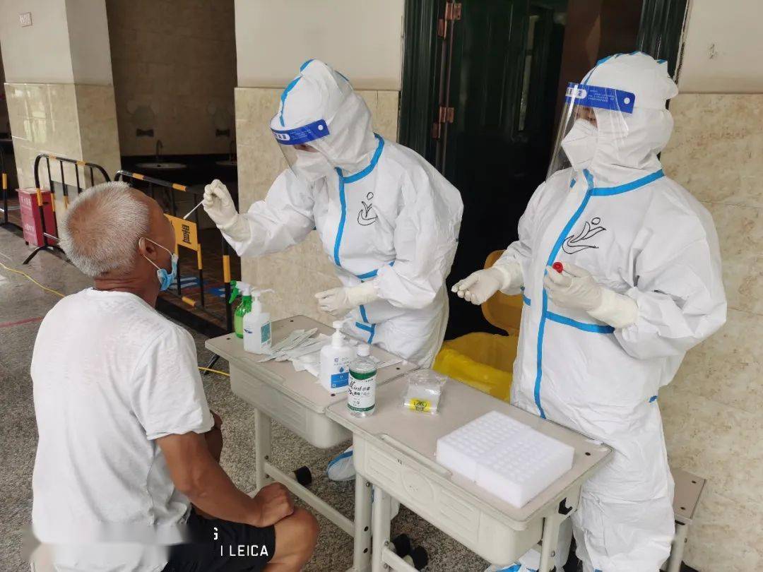 核酸采样现场连续工作38小时累到直不起腰但她觉得值