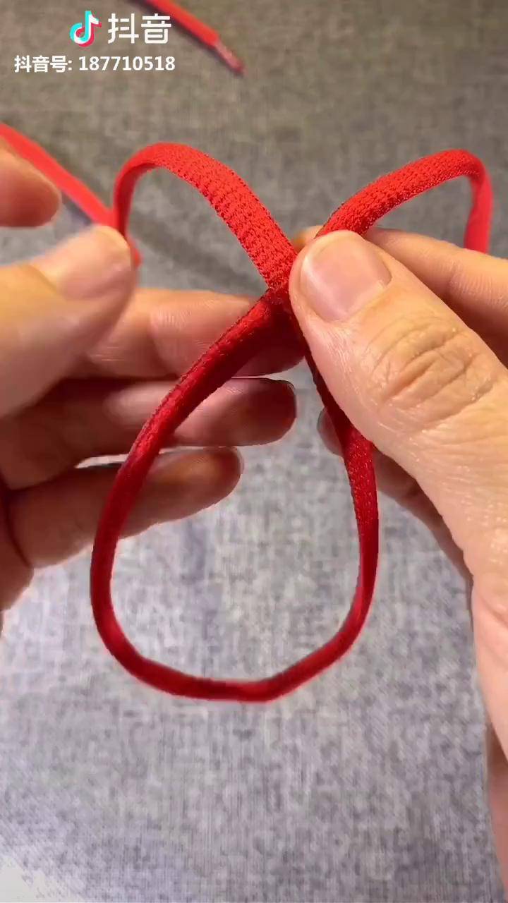 手工编绳一根鞋带的三股辫原来可以这么美休闲范小狮子手绳