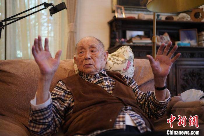 朱雀|九十八岁黄永玉续写“浪荡汉子”的“走读”生涯