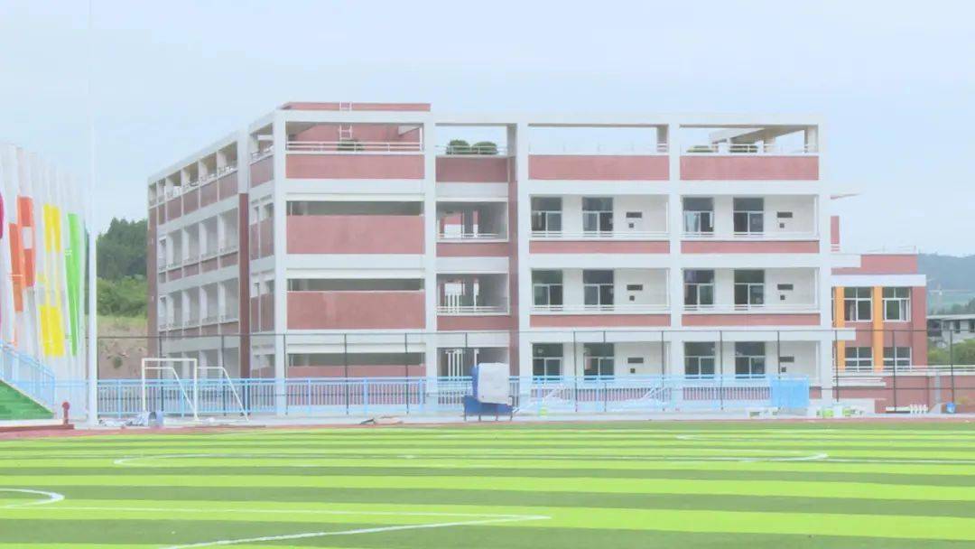 我县幸福小学扩建工程建设项目于今日验收