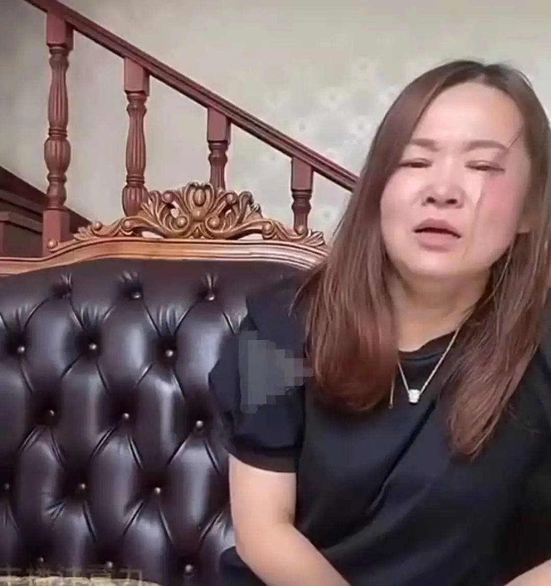 令人发指网红直播家暴妻子对其拳打脚踢扇耳光直至晕倒