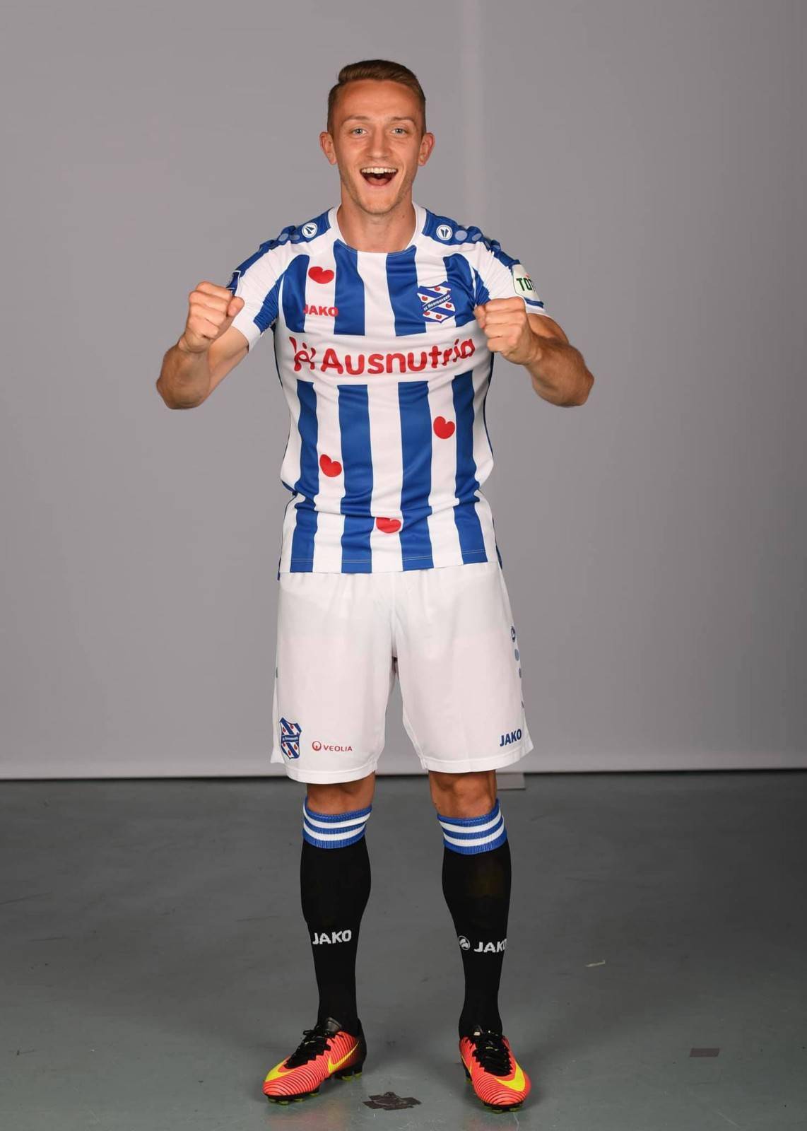 海伦芬发布202122赛季主场球衣