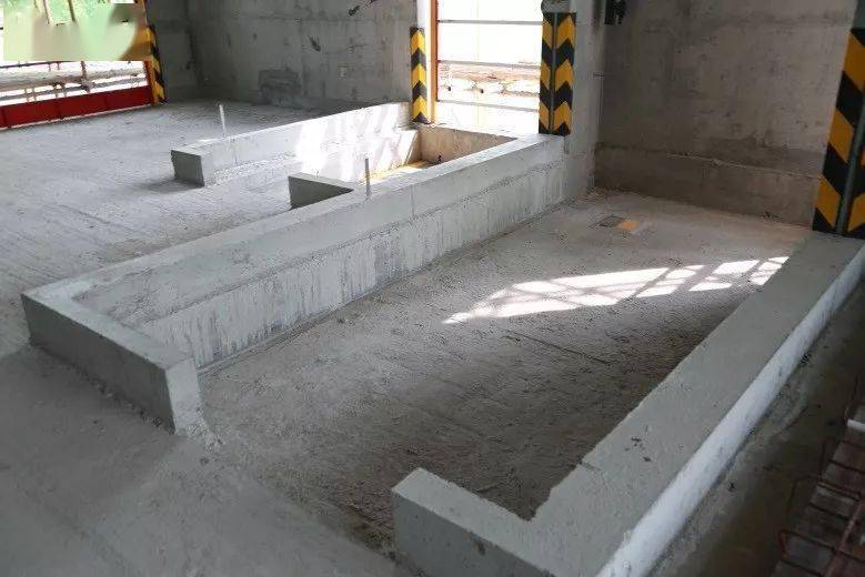 卫生间管井宜做高于本层搂地面150mm高c20细石混凝土翻边,防止管井