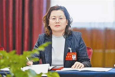 1970年1月生,省委党校研究生,经济学学士,中共党员,现任靖边县委书记