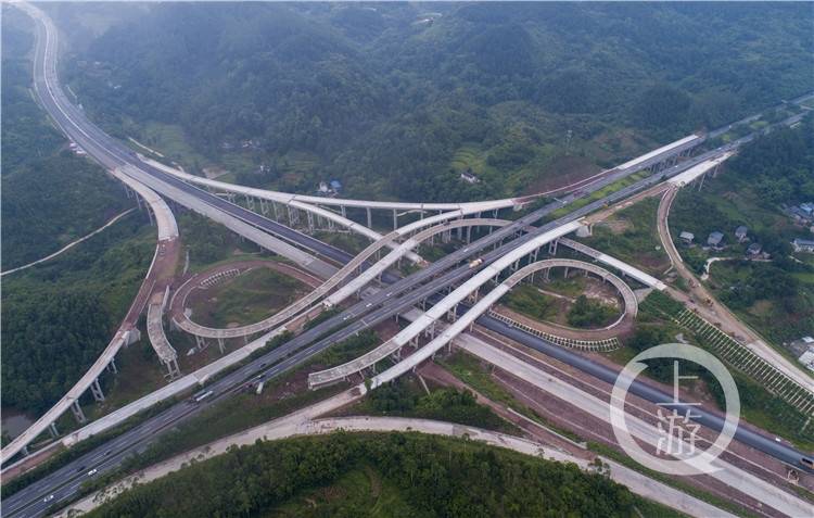 渝黔高速扩能建设项目主线预计年底通车