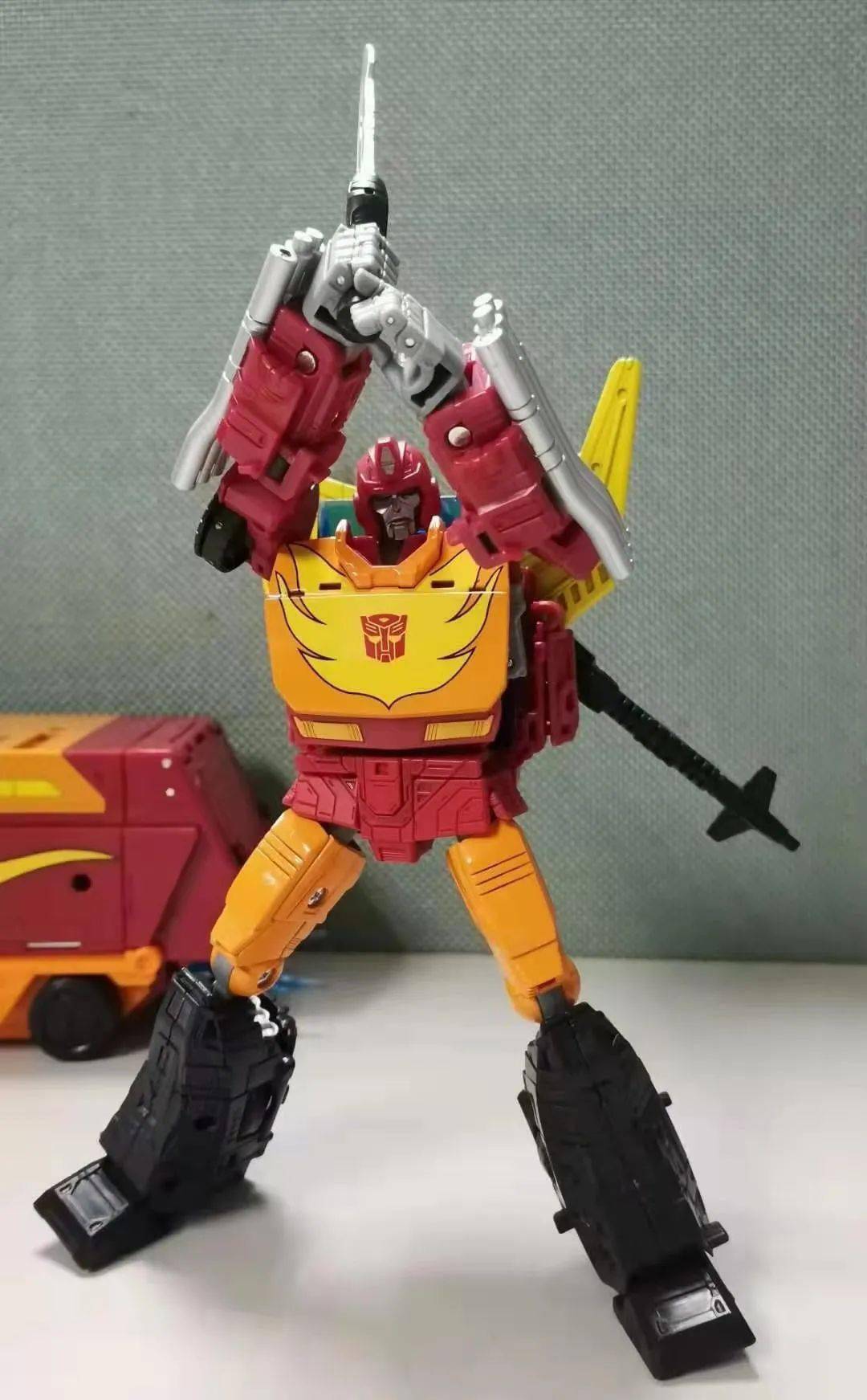 评玩具子小天粑粑总测评变形金刚王国系列指挥官级补天士小mp就你了