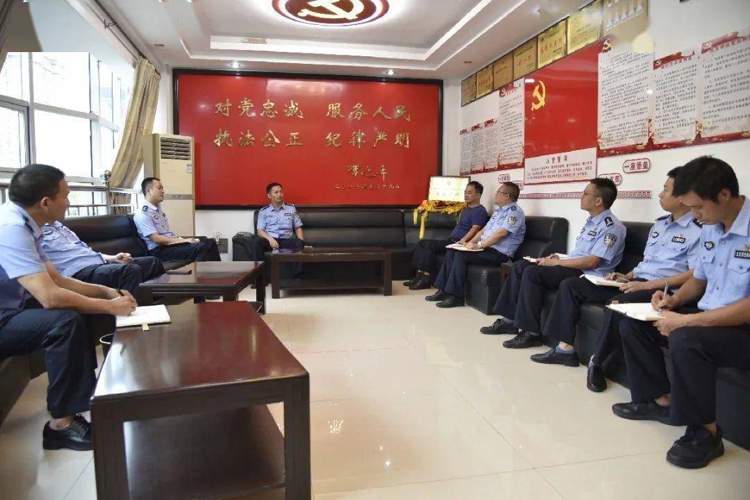 8月17日下午,副县长,公安局局长提名人选孔思东一行到建昌派出所调研