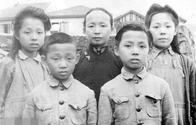 民族英雄身后，站着一位同样伟大的女性_凌维诚