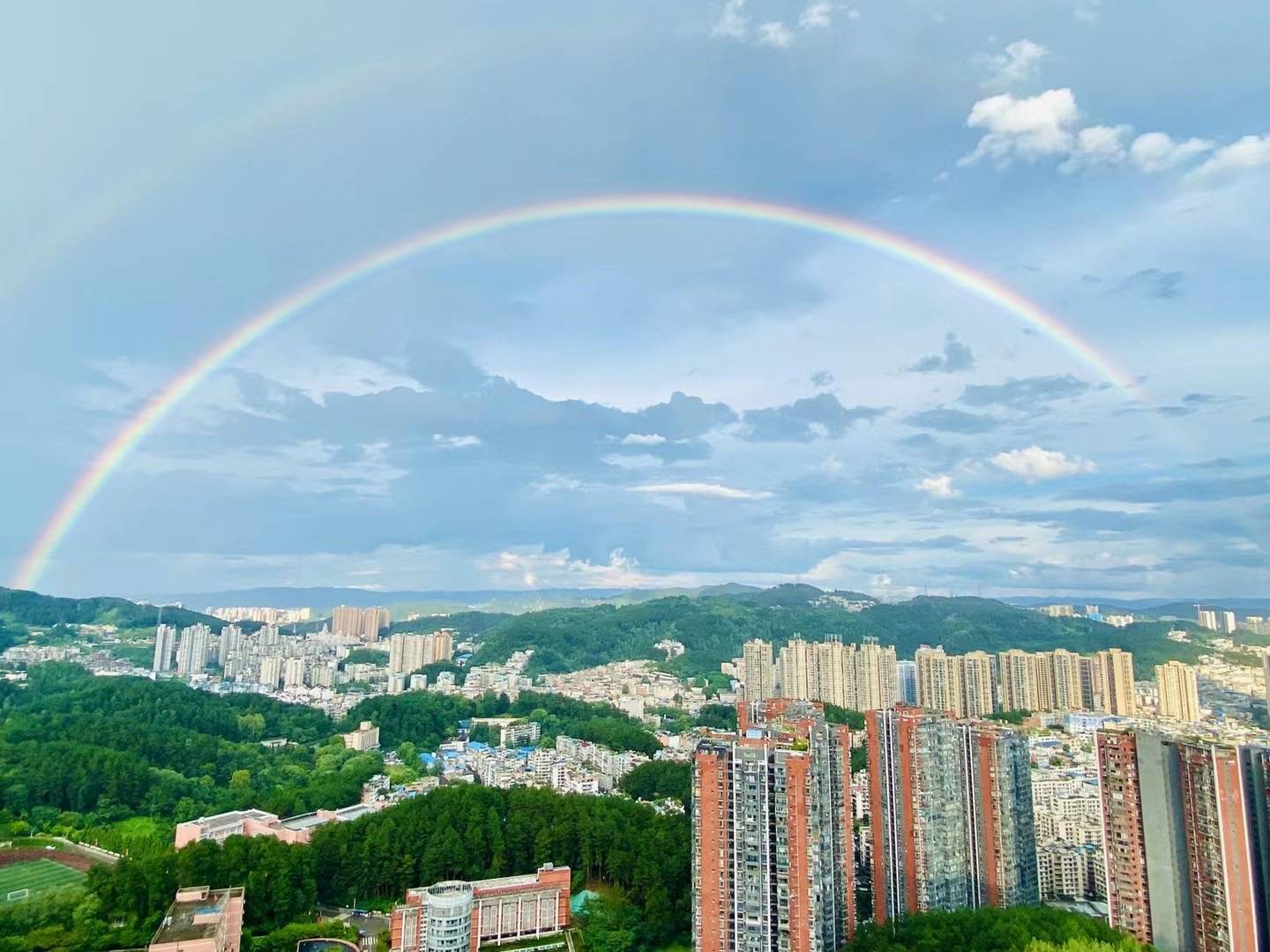 刚刚贵阳出现绚丽双虹你拍到彩虹了吗