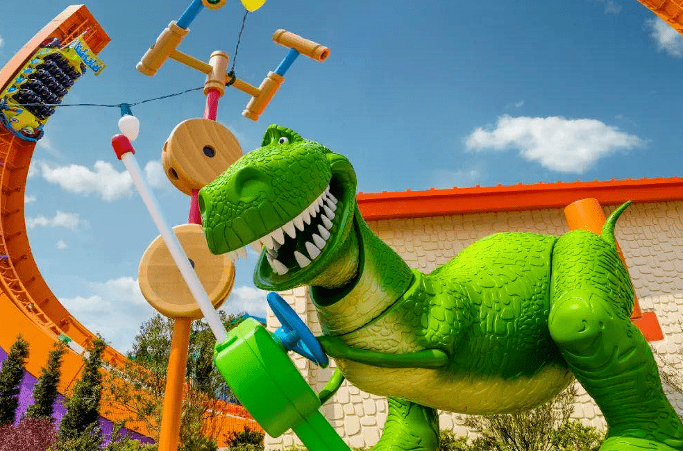 抱抱龙冲天赛车午餐时间是排队的低谷期,可以趁着这个时候去排队游玩