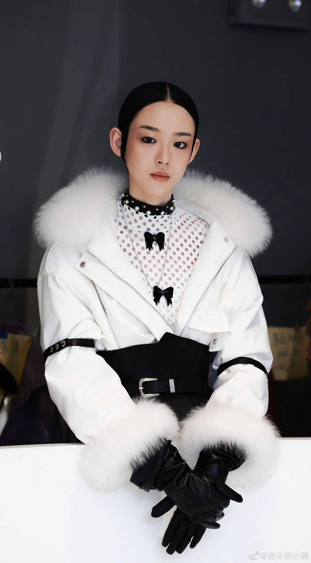 拿摩托罗拉狂圈粉,这位眼里有繁星的模特是谁?_代英明