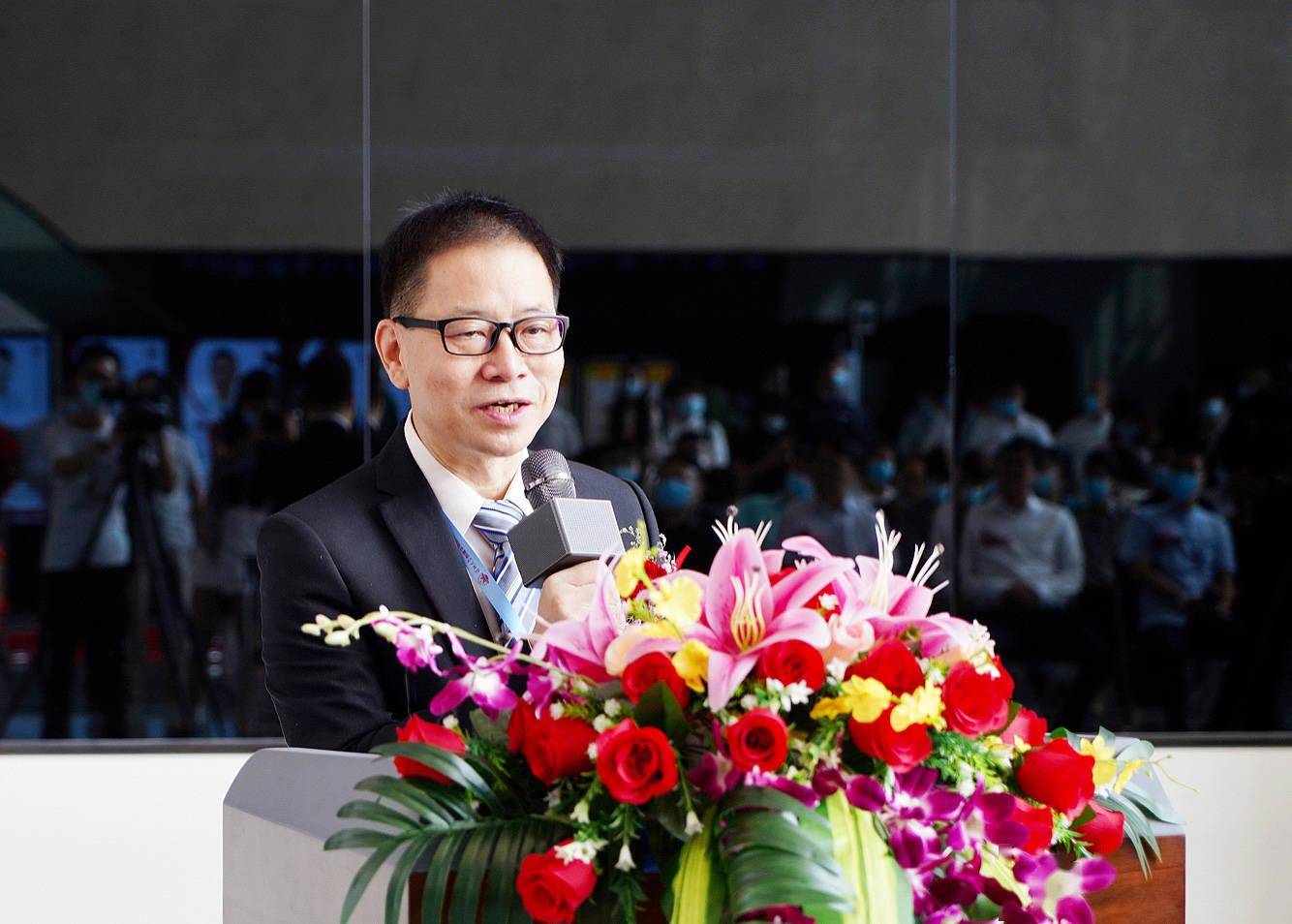 深圳大学附属华南医院首个"名医工作室"今揭牌_黄慈波