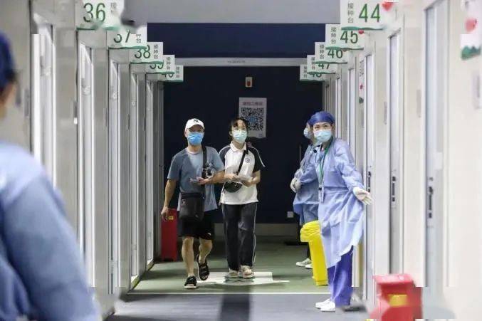 接种|良医 | 孩子打新冠疫苗时，其他疫苗还能打吗？