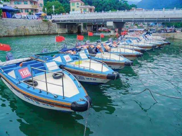 鹿嘴观海大道快艇冲浪,露营烧烤游艇出海捕鱼在充满诗情画意的月夜钓