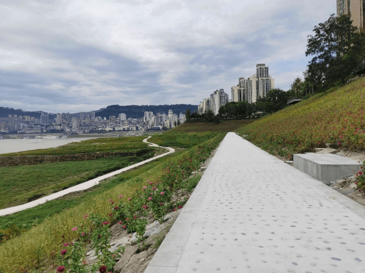 亲水平台浪漫花海万州北山红砂碛公园至音乐广场亲水步道即将开放