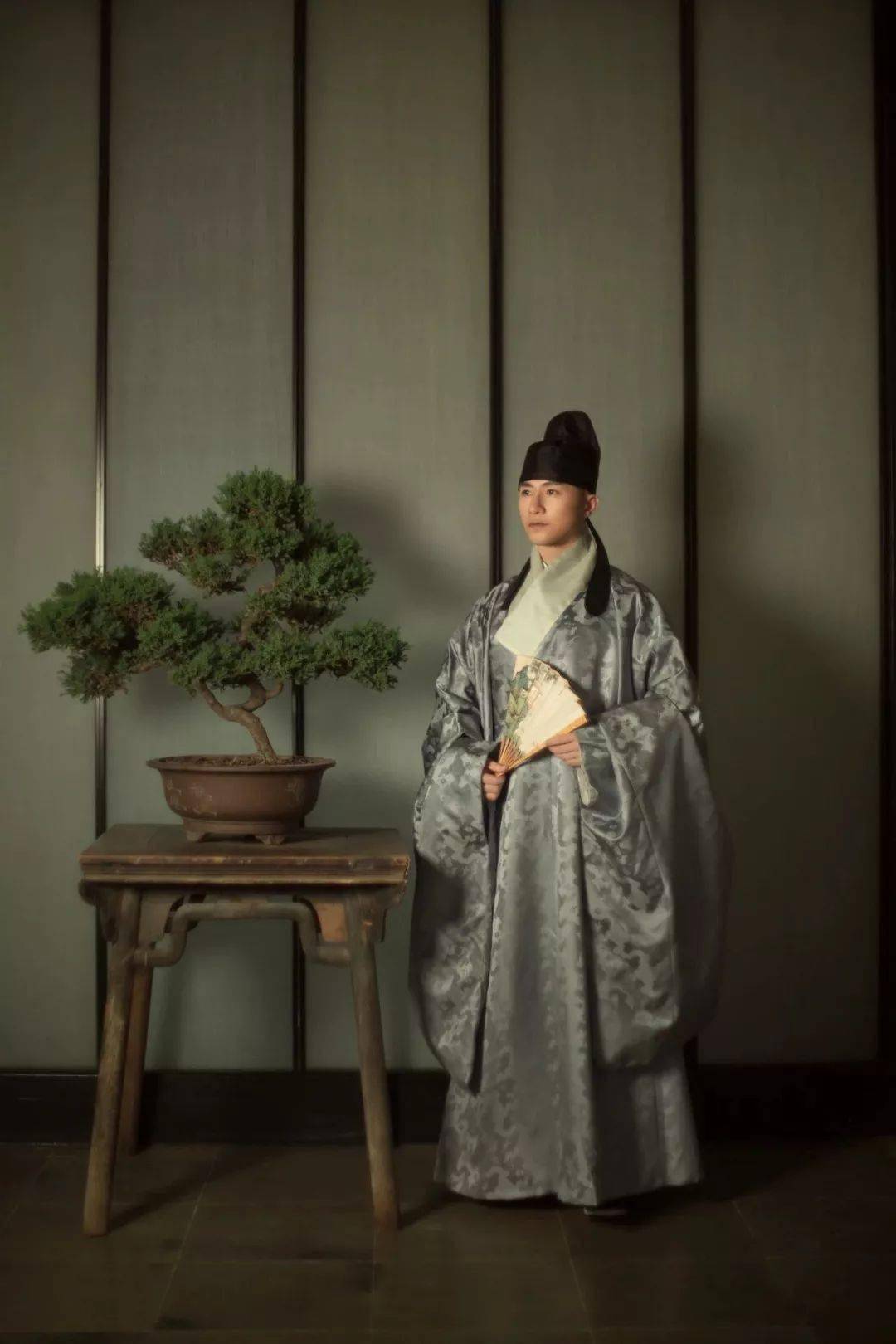 儒家思想是社会统治的正统思想,儒家代表人物孔子的服饰观,对后世服饰