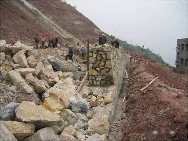 高速公路高边坡滑坡防治施工技术真够详细的