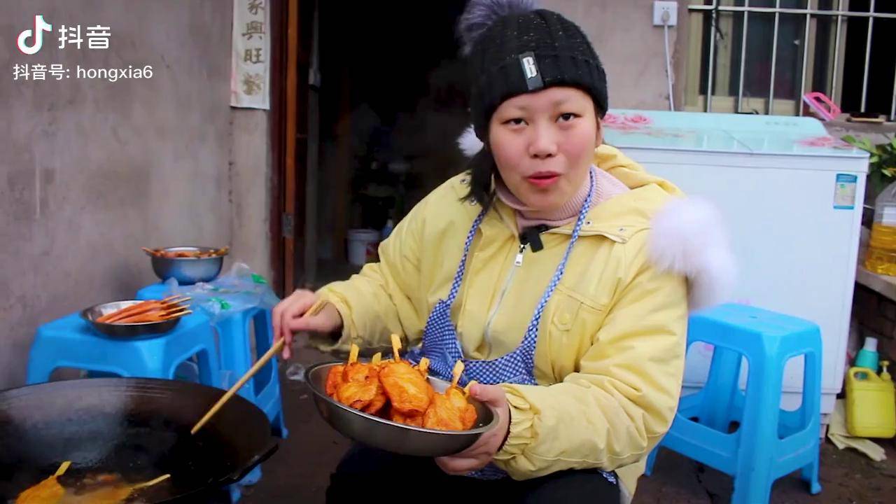 家吃年猪汤提了些红薯粉去结果比肉还要受欢迎洪霞妹儿洪霞家红薯粉条