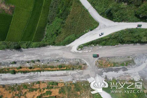 路面毁坏6年没修复国道354关兴公路万屯阿红段百姓出行难