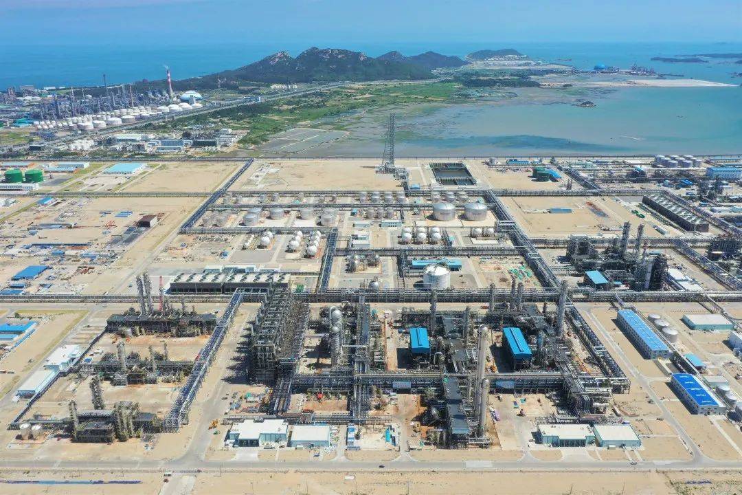 中国最大的炼化基地 e73a48d8d037423595be06120ba12067.jpeg