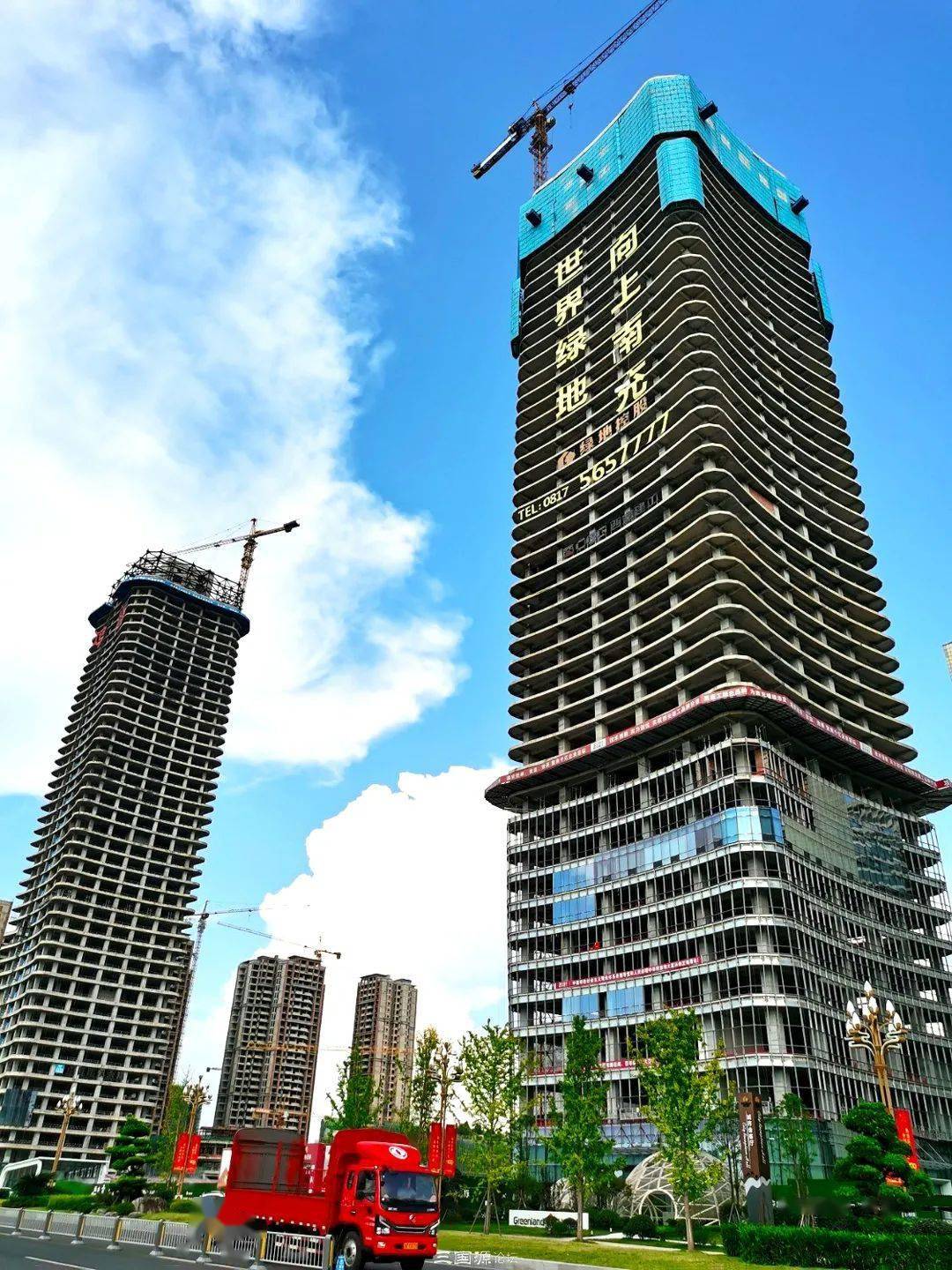绿地塔无人施工多图直击双子塔项目现场最新进度曝光