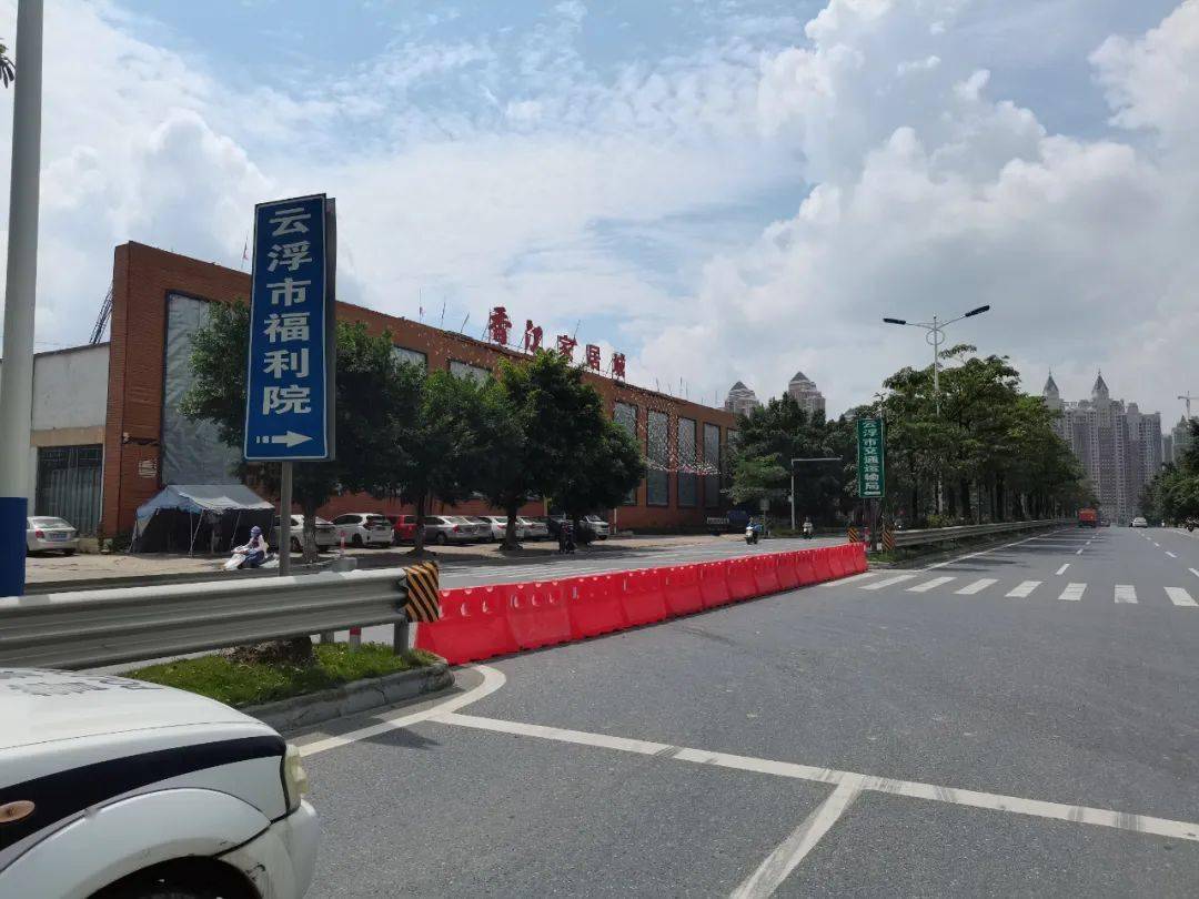环市西路市交通局路口实施临时封闭措施