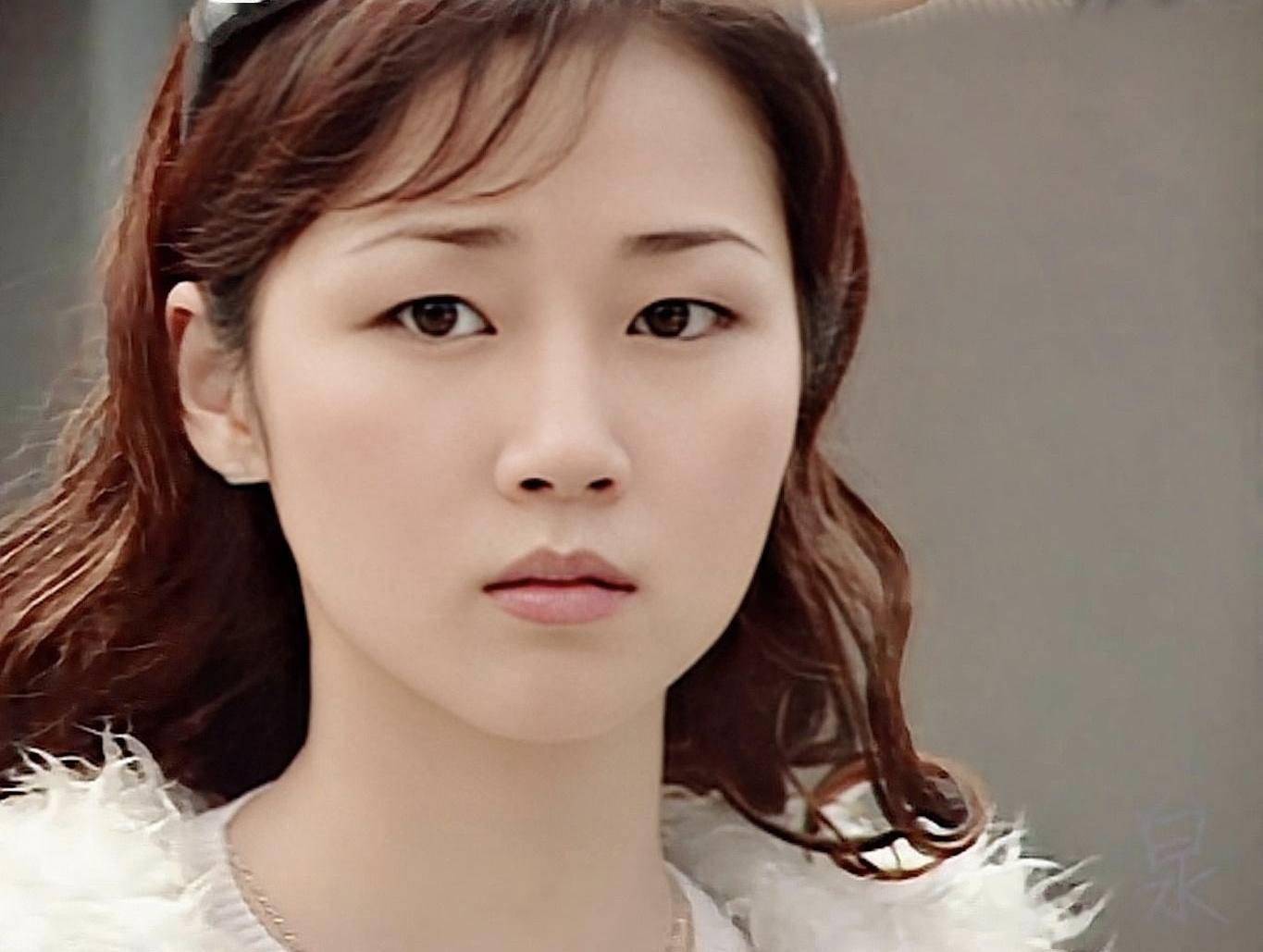 可能许多朋友对她的印象还停留在当年的马小玲身上,但除了颜值高,演技