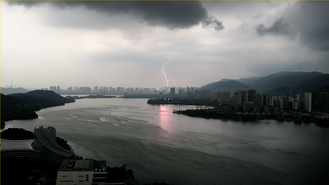 紧急预警!大雨 雷暴马上到黄石!_降雨