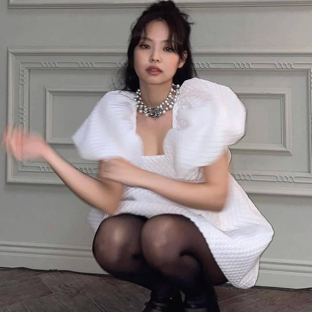 设计|一条娃娃裙，让女明星撞衫率显著提升！