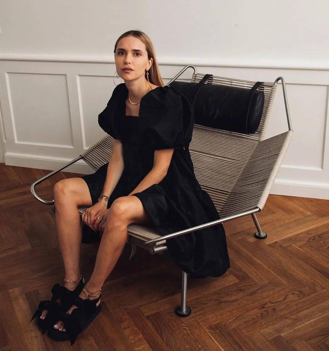 设计|一条娃娃裙，让女明星撞衫率显著提升！