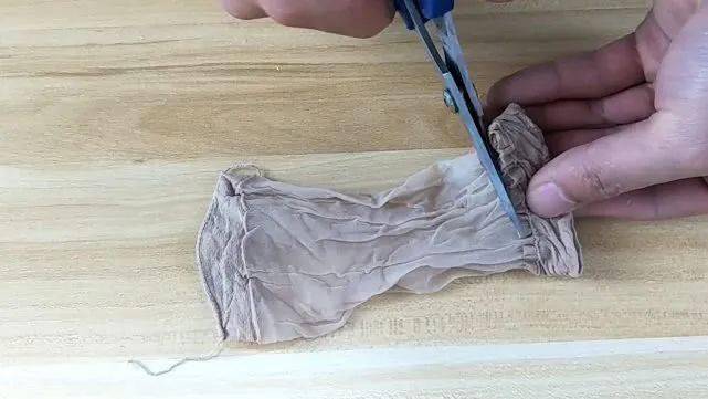 把旧丝袜剪一剪解决了玩手机人的大烦恼看完太赞了