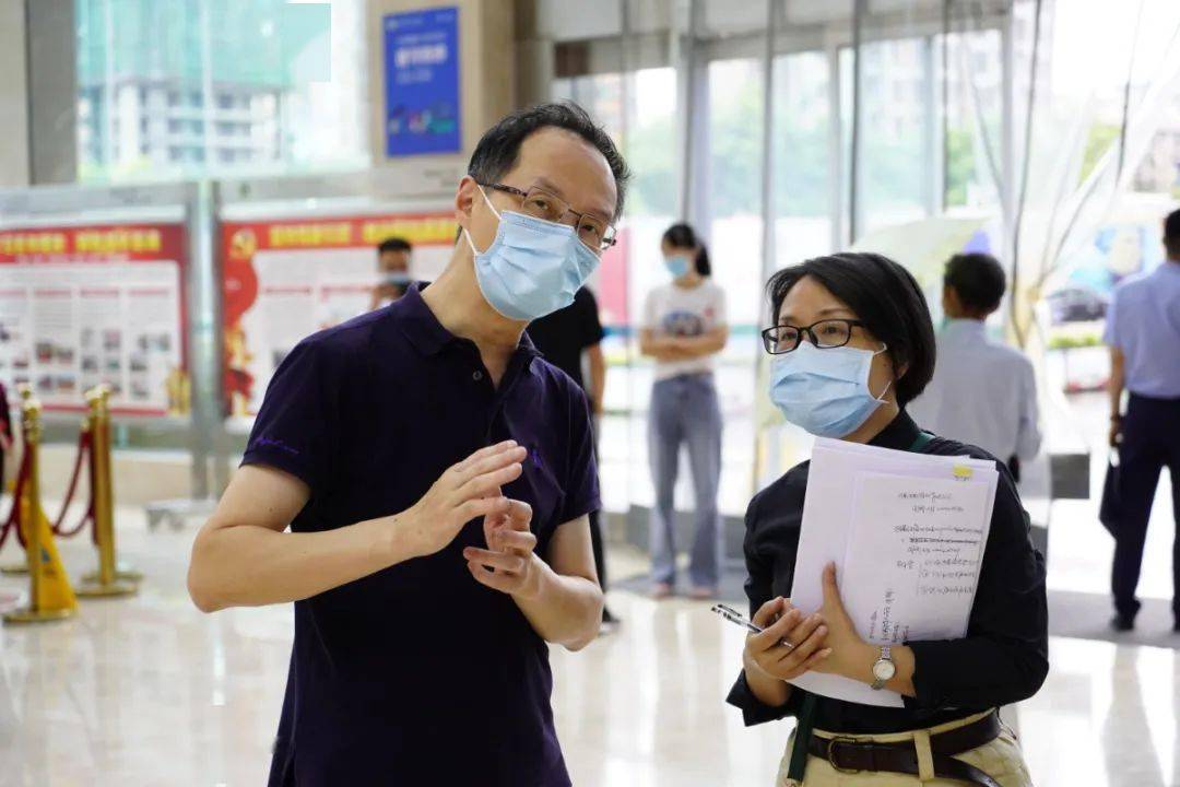 日上午,省卫生健康委员会核酸检测能力建设工作指导组专家林燕,罗孟军