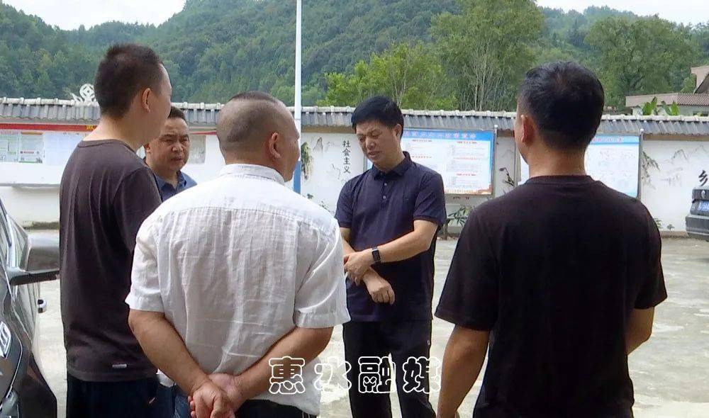 惠水县领导深入基层调度新冠疫苗接种工作