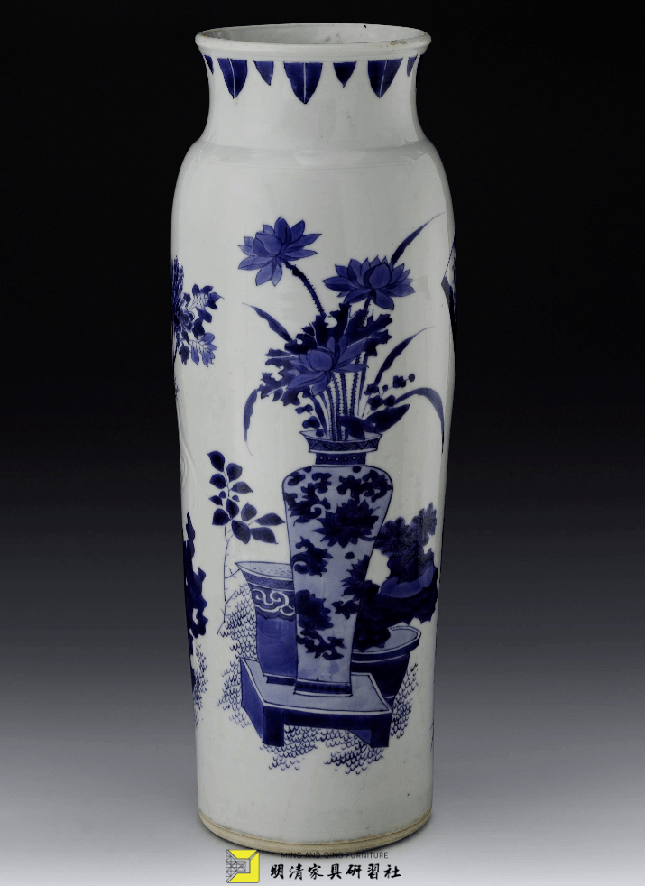 清康熙 景德镇窑青花博古图瓶 上海博物馆藏博古纹中的瓶也可有多种形