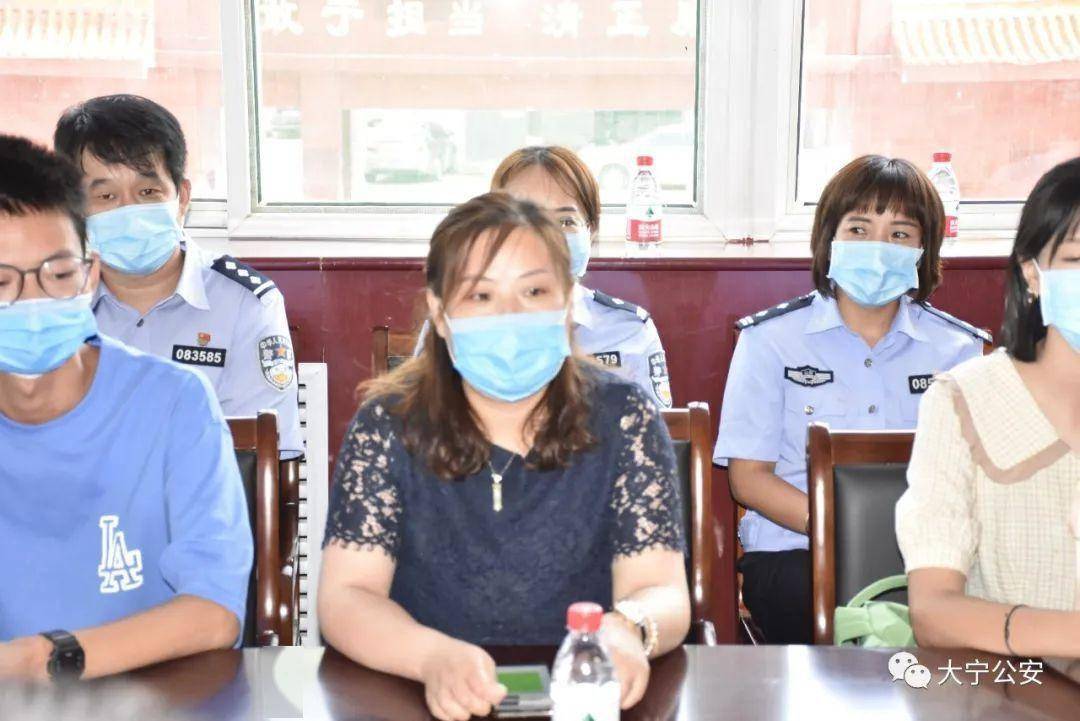 践行重要训词精神大宁县公安局为民警子女发放助学金