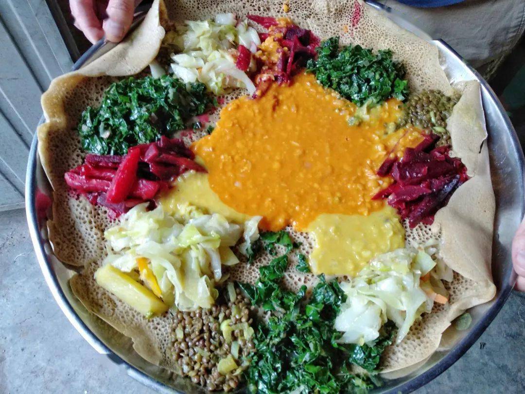 在非洲学厨做抹布般的英吉拉喝两毛五一杯的街头咖啡三明治