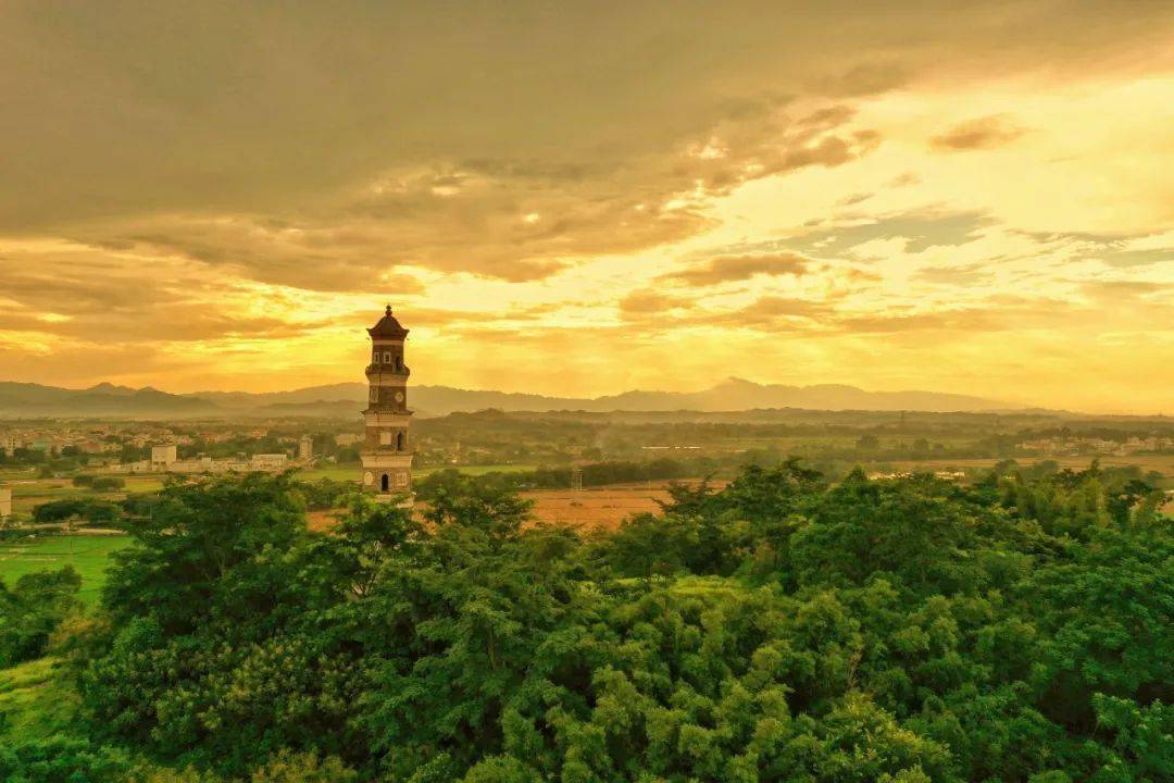 震撼从高处看宾阳夕阳下的回风塔简直美呆了