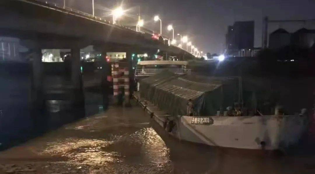 堪忧南沙西樵大桥昨夜又被撞了肇事船只自行驶离了海事部门连夜介入