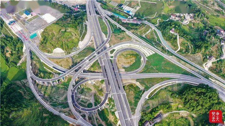 2021年8月22日拍摄的贵州省玉(屏)石(阡)高速公路.