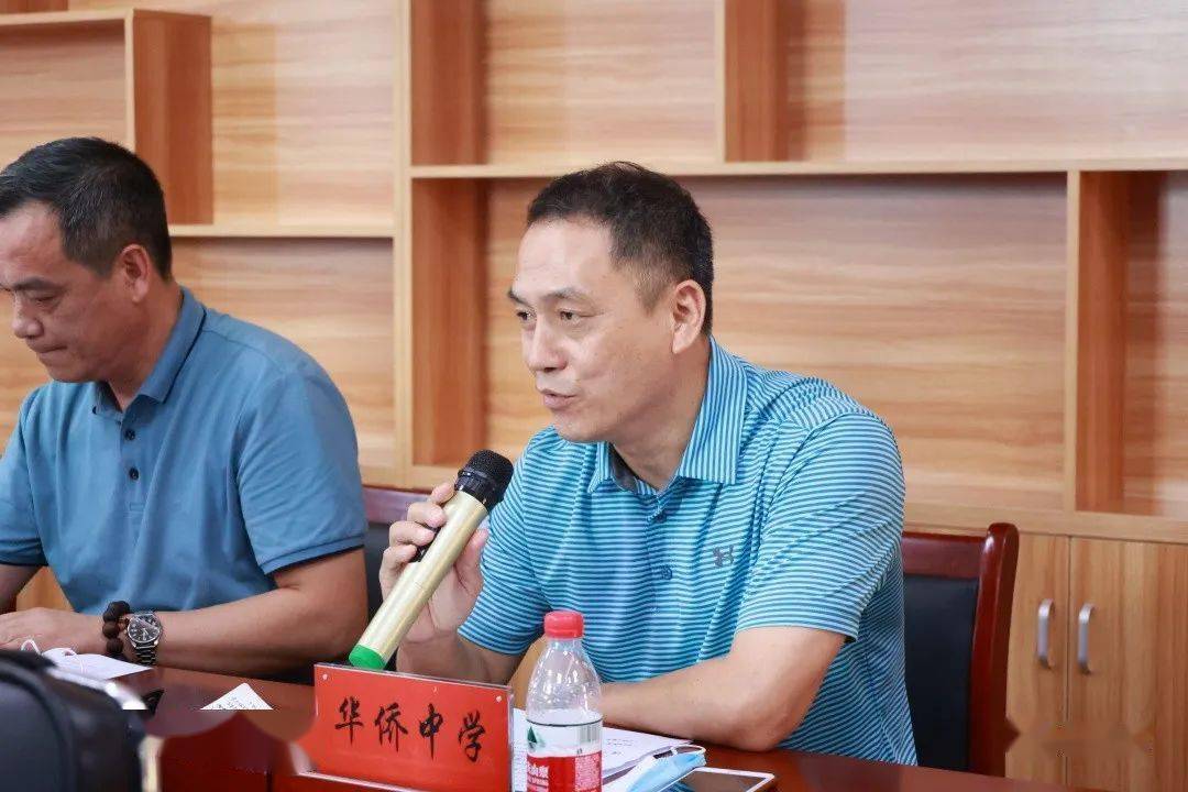 校长分别介绍情况文稿:李剑钰摄影:王成耀,李剑钰编辑:李剑钰中共连江