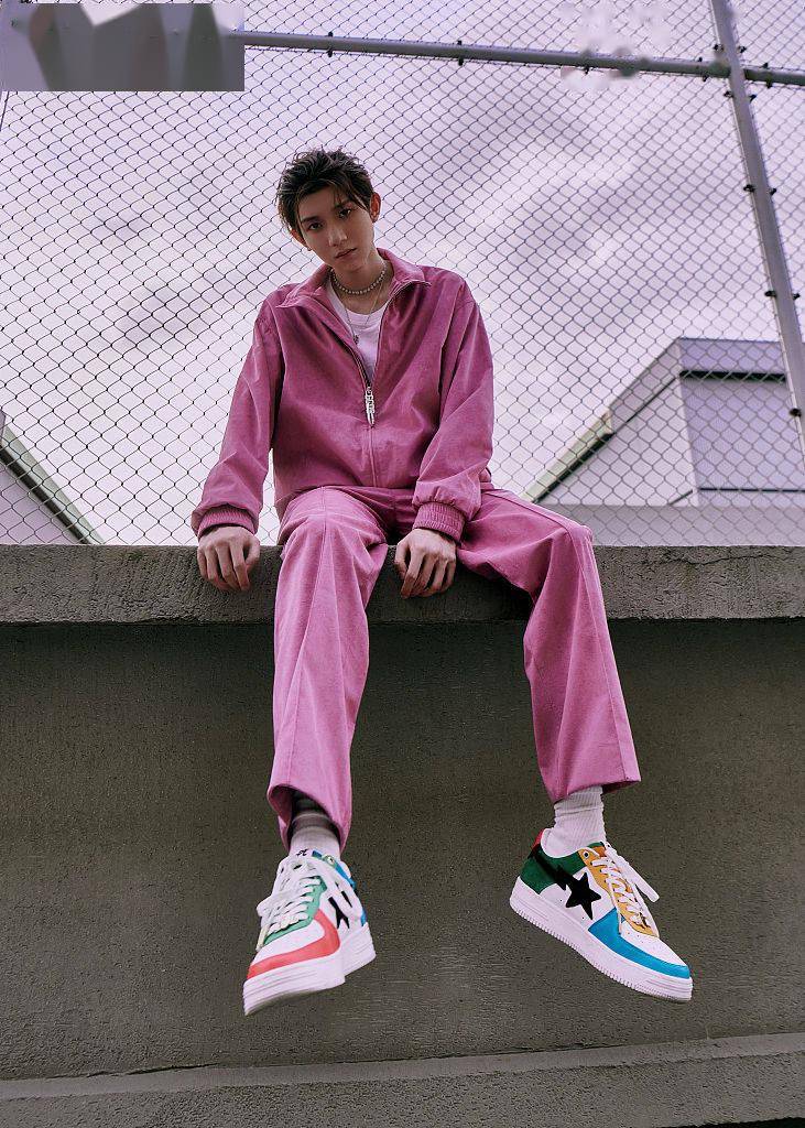 蓝色|一周潮男快拍：王源运动休闲 吴彦祖微笑绅士