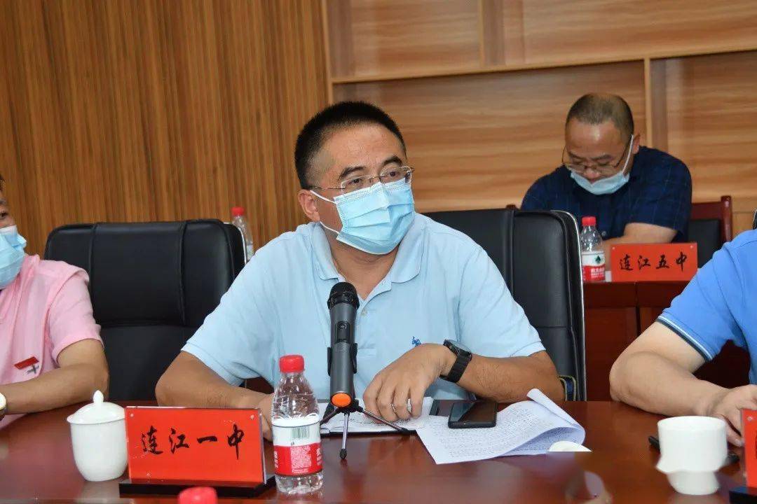 校长分别介绍情况文稿:李剑钰摄影:王成耀,李剑钰编辑:李剑钰中共连江