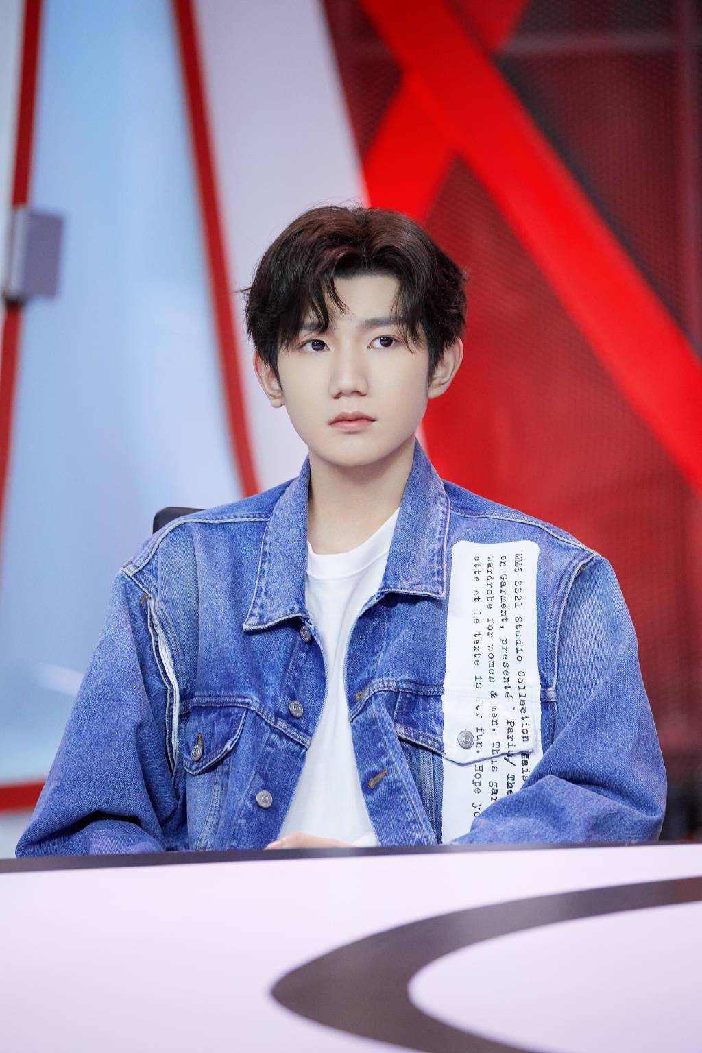 App|《奇异剧本鲨》最新正片上线 人狠话不多的嘻帅王源本次只想拿第一！