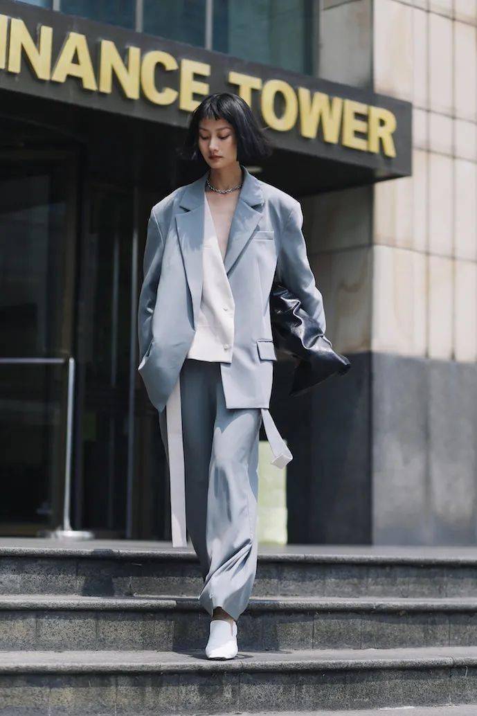 什么|换季穿什么？进来抄年轻人的答案