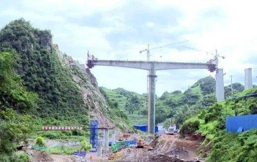3321亿,途径镇雄多个乡镇的镇果一级路这项工作已进入尾声丨镇雄老